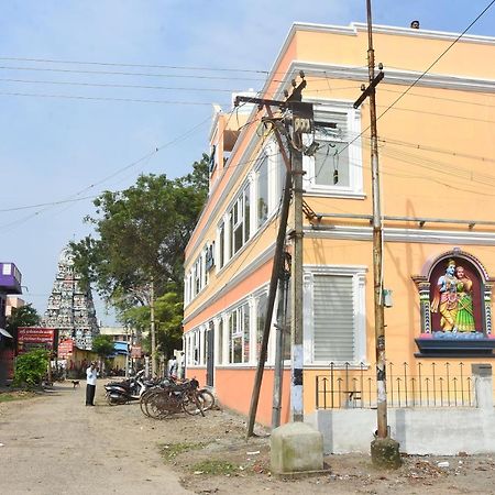 Murali'S Kudil Mayiladuthurai Exteriör bild